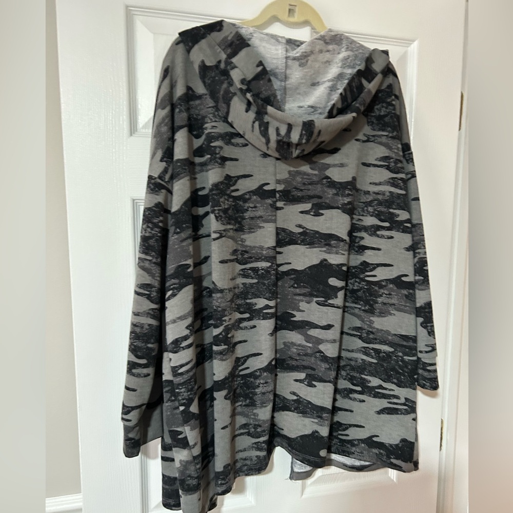LuLaRoe Gray & Black Camouflage Open-Front 2x Mackenzie Cardigan - Picture 5 of 7